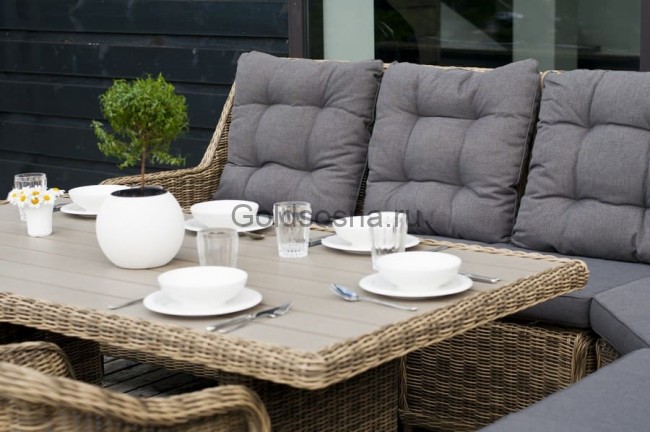 Плетеный обеденный стол Бергамо, соломенный